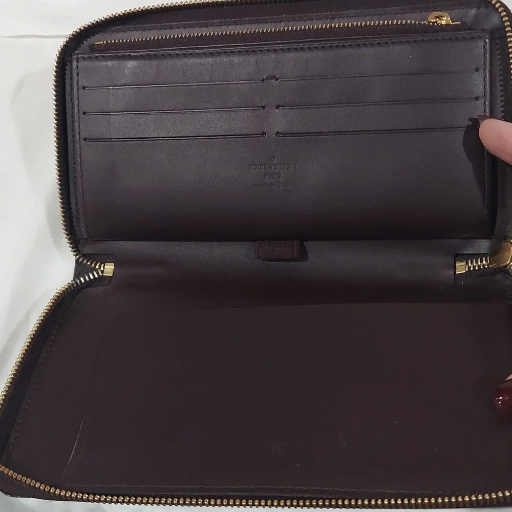 Authentic Louis Vuitton Amarante Vernis Zippy Wallet Organizer